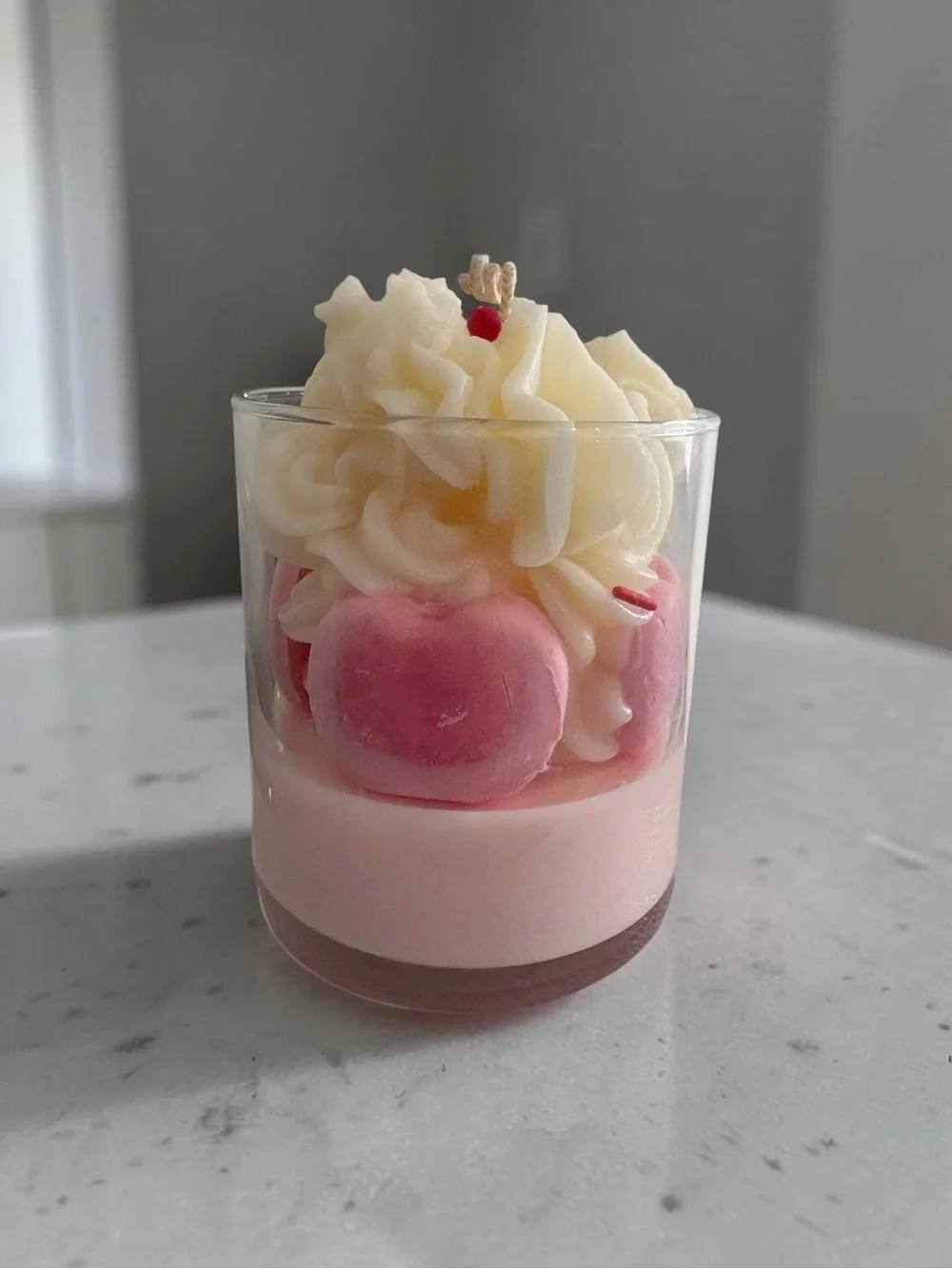 Apple 16 oz vanilla cake pop with very vanilla fragrance candle